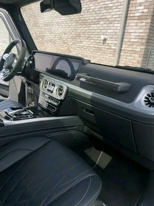 Je mets en vente ma Mercedes Benz G 63 AMG - Miniature 2