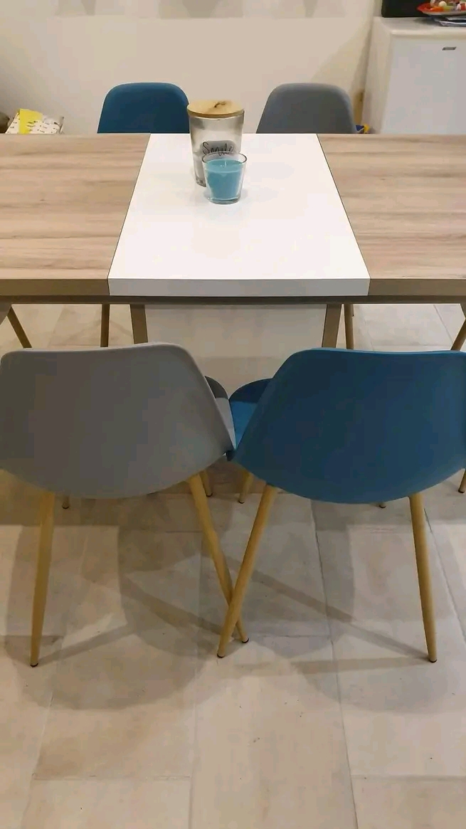 Table et chaises  en vente pour 280€