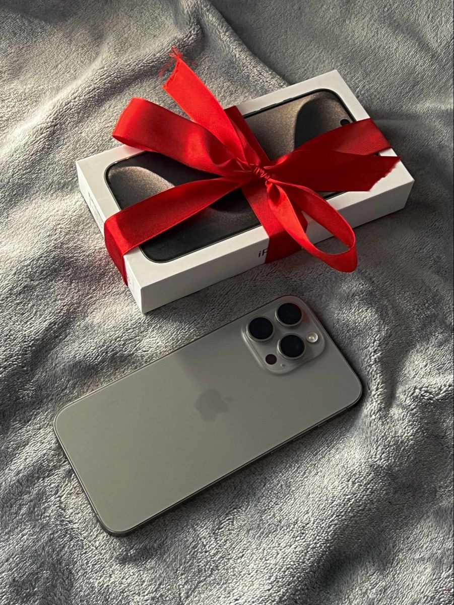iPhone 15 Pro Max en Excellent État - Miniature 2