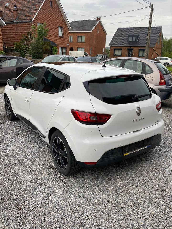 Renault clio 1.2 Cc essence année 2015 !!! 100000 km !!!