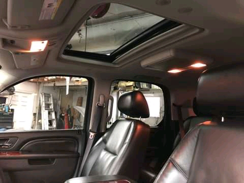 Cadillac Escalade 2011 V8 - Miniature 5