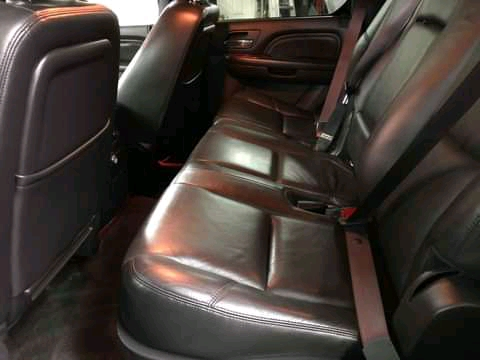 Cadillac Escalade 2011 V8 - Miniature 2