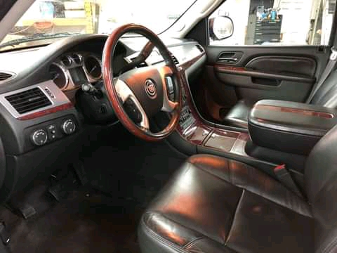 Cadillac Escalade 2011 V8 - Miniature 6
