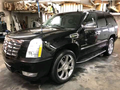 Cadillac Escalade 2011 V8 - Miniature 7