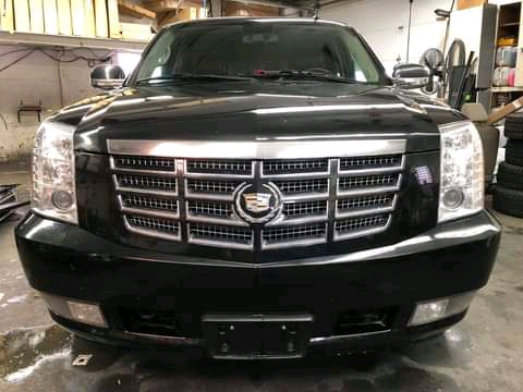 Cadillac Escalade 2011 V8 - Miniature 9
