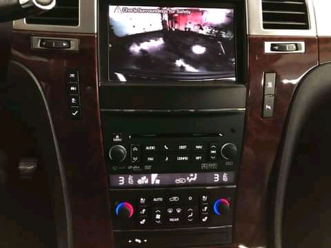 Cadillac Escalade 2011 V8 - Miniature 3