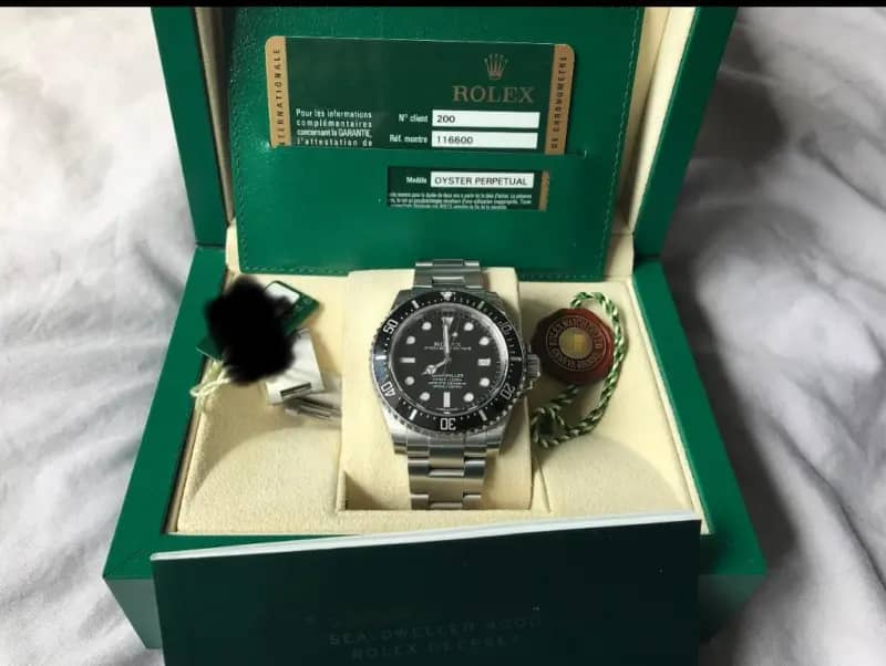 Montre Rolex tout neuf en argent