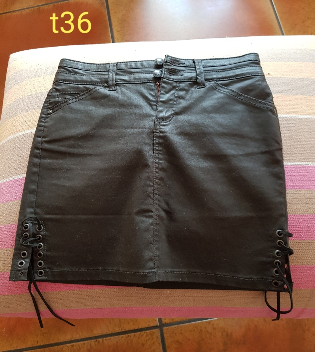 Belle jupe marron t36