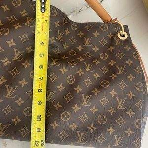 Louis Vuitton artsy