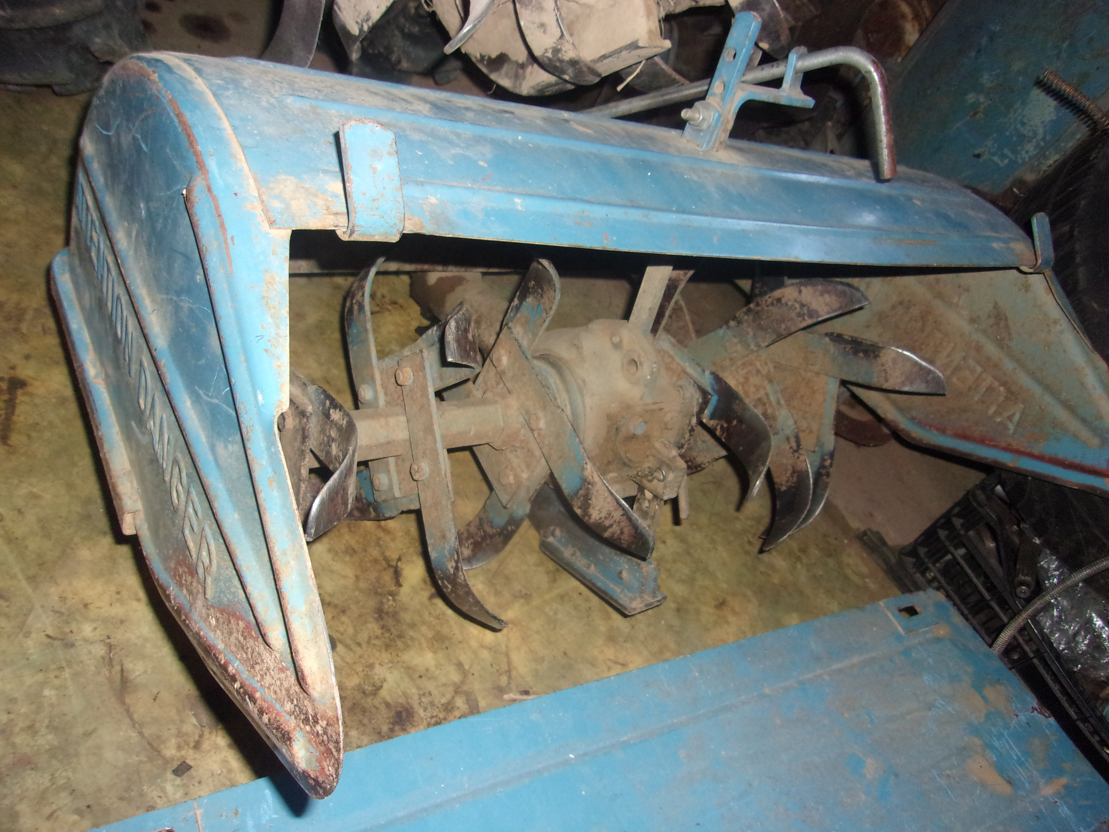 JE LIVRE : Motoculteur STAUB 9500 + roto brabant masses