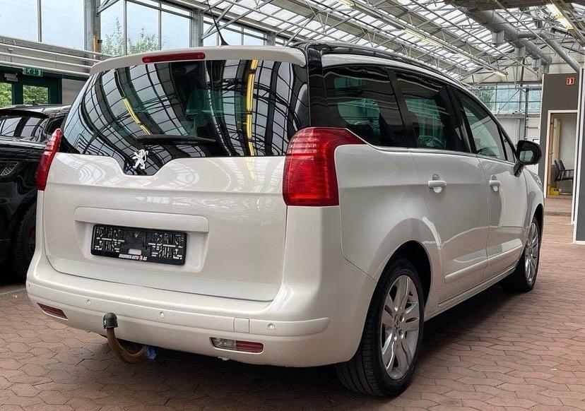 Peugeot 5008 - Miniature 6