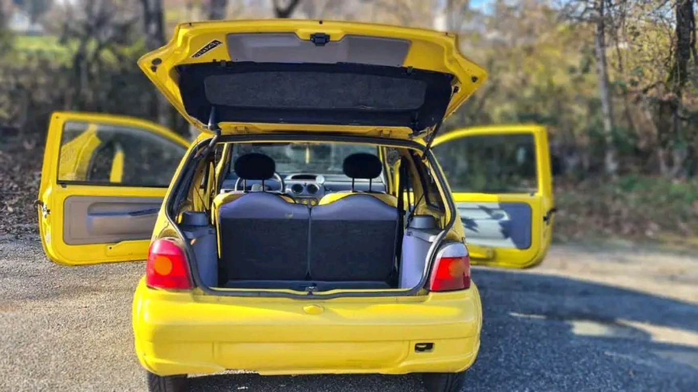 A vendre twingo 1 phase 1 jaune de 04/1996.