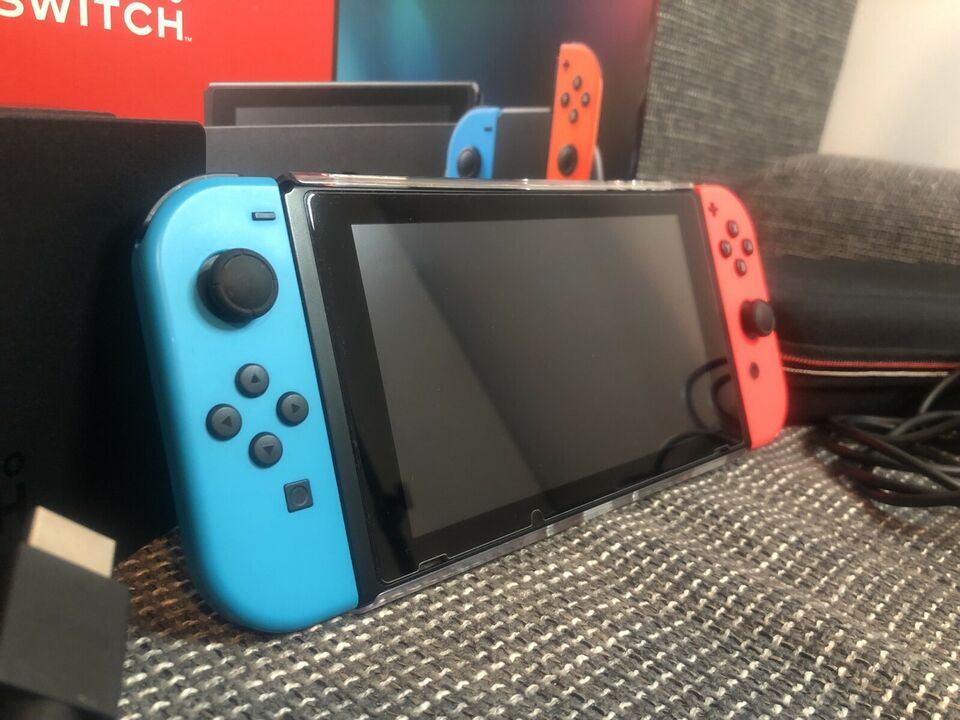 Nintendo Switch V2 avec 2 jeux et accessoires d'occasion - PS
