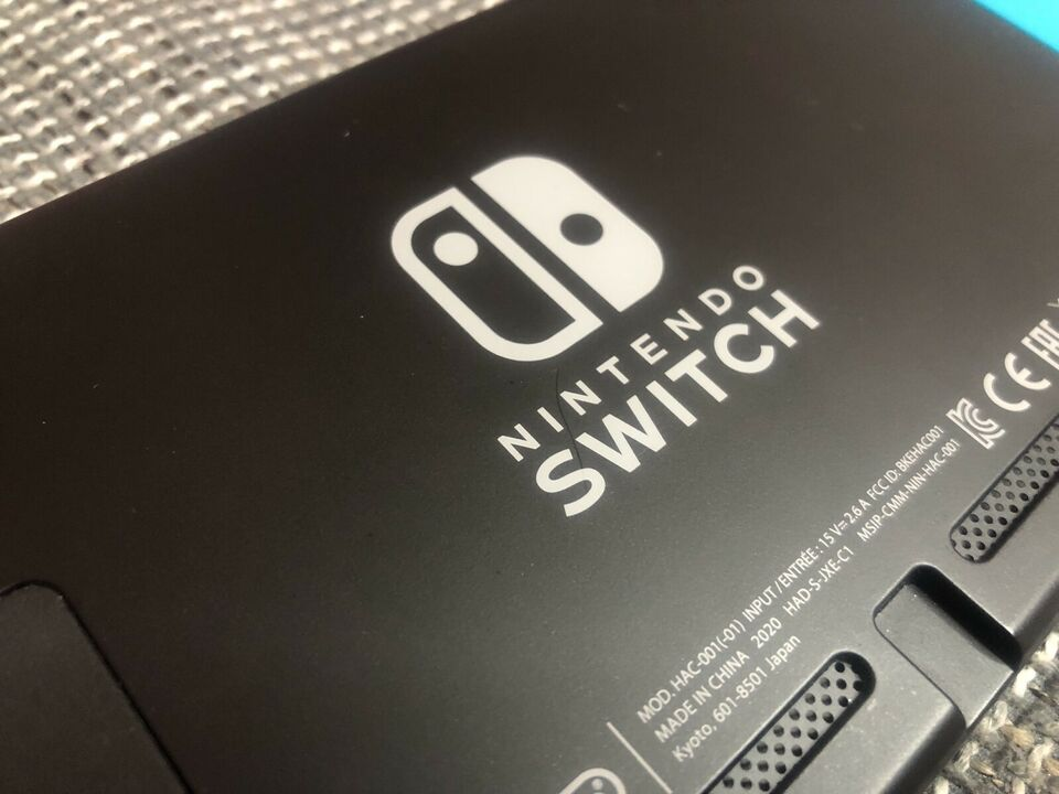 Nintendo Switch V2 avec 2 jeux et accessoires d'occasion - PS - Miniature 2