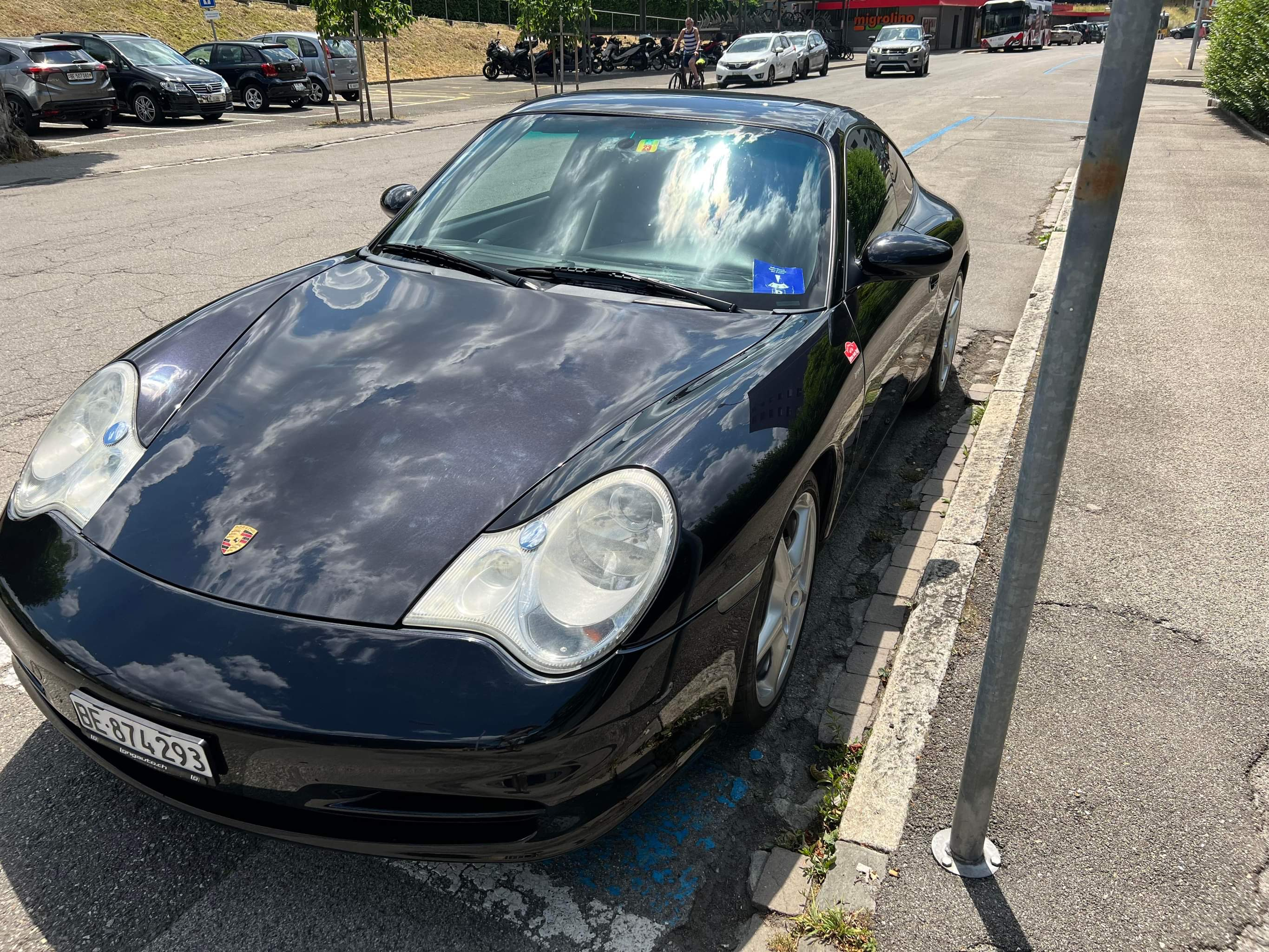 Porsche carrera 4