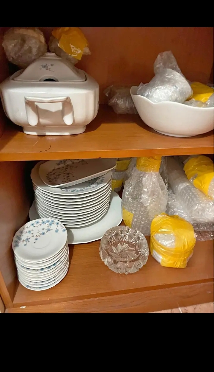 Vente des plats a mangé, café et verre à boissons - Miniature 3
