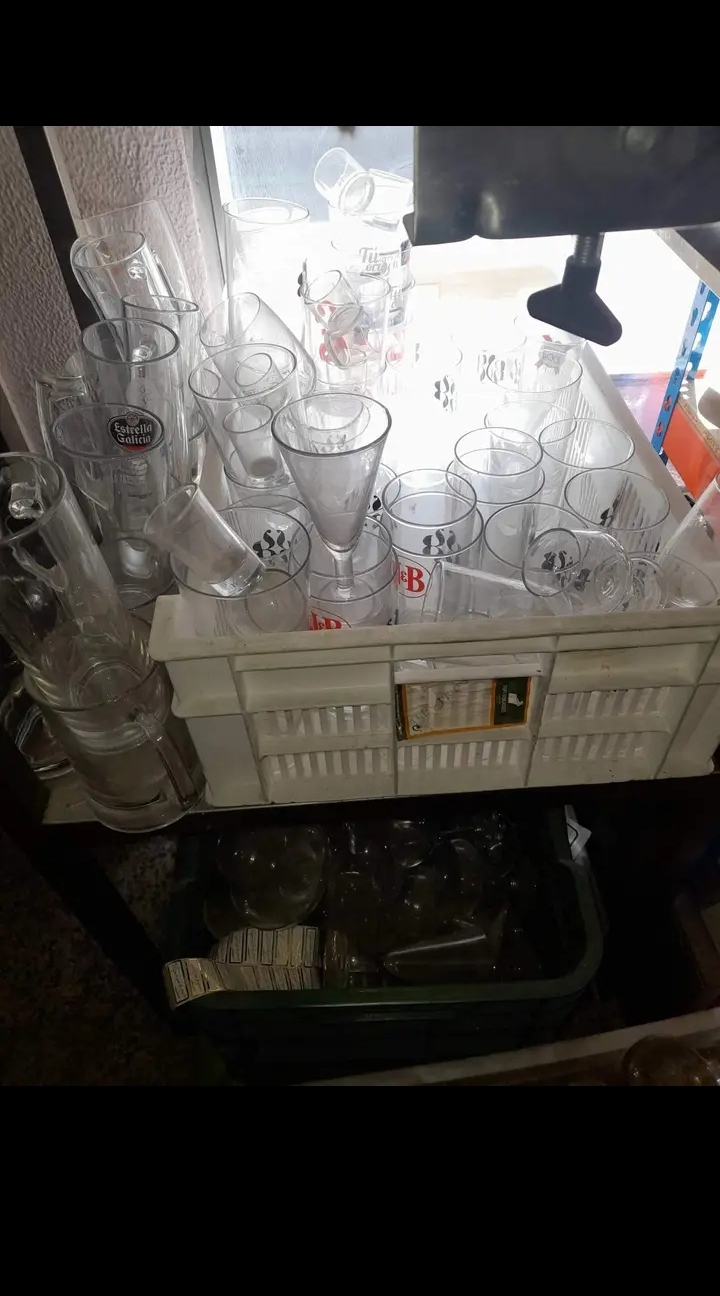 Vente des plats a mangé, café et verre à boissons - Miniature 9