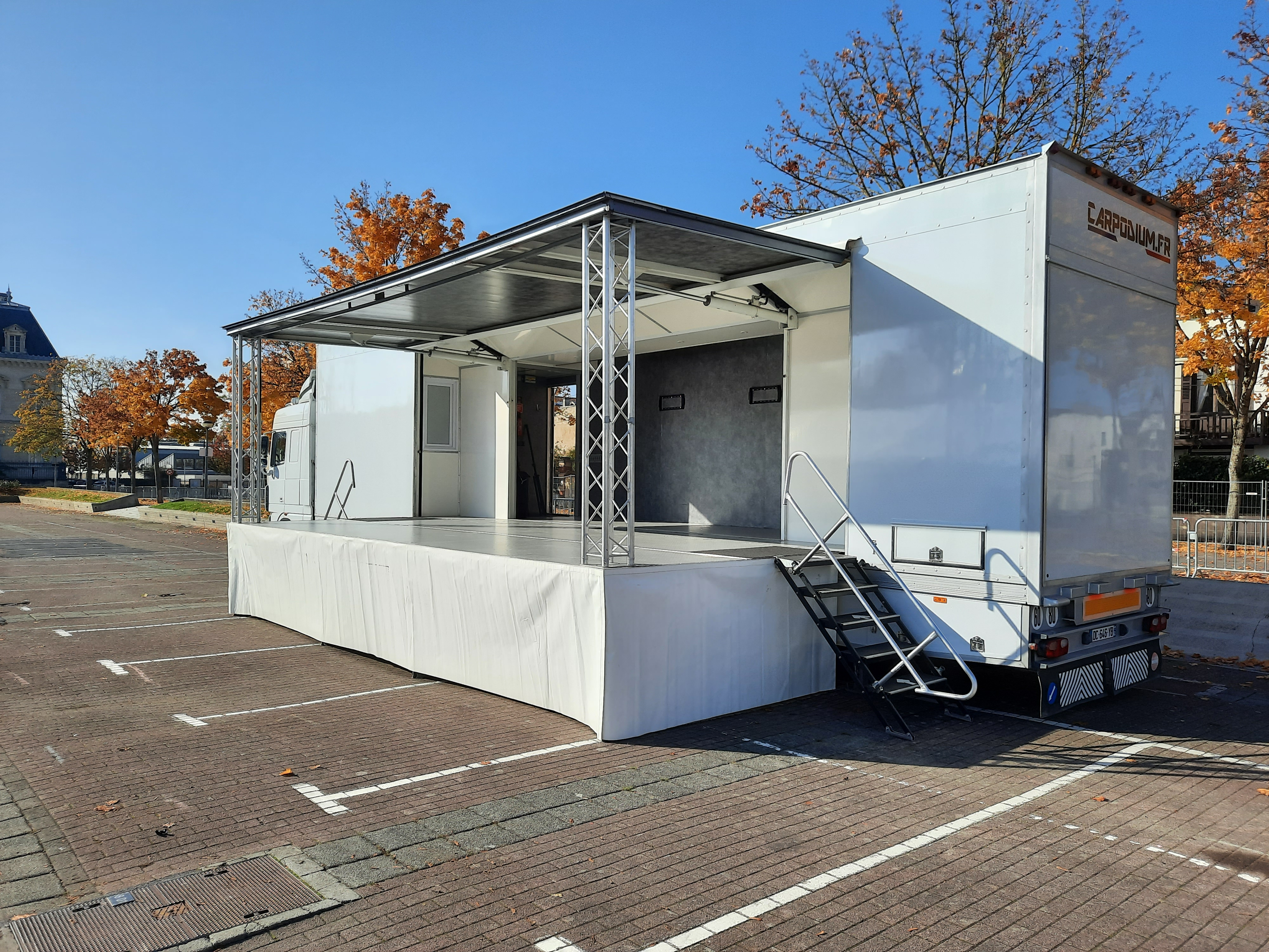 Offre semi podium pour événements - Miniature 2