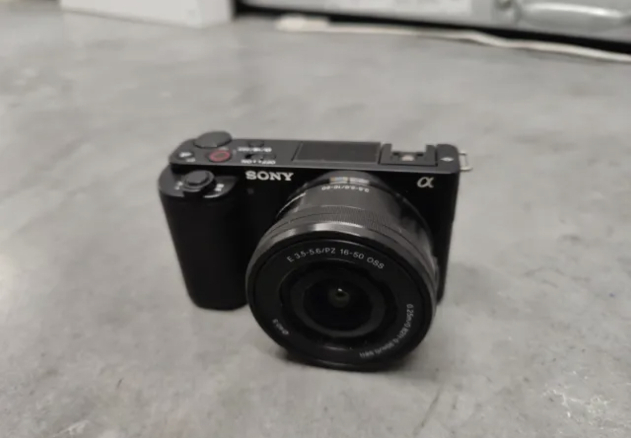 Sony zv-E10 avec objectif 16-50 mm