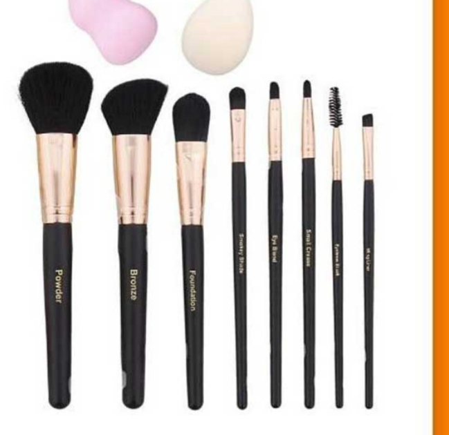 Lot 10  Pinceaux  maquillage