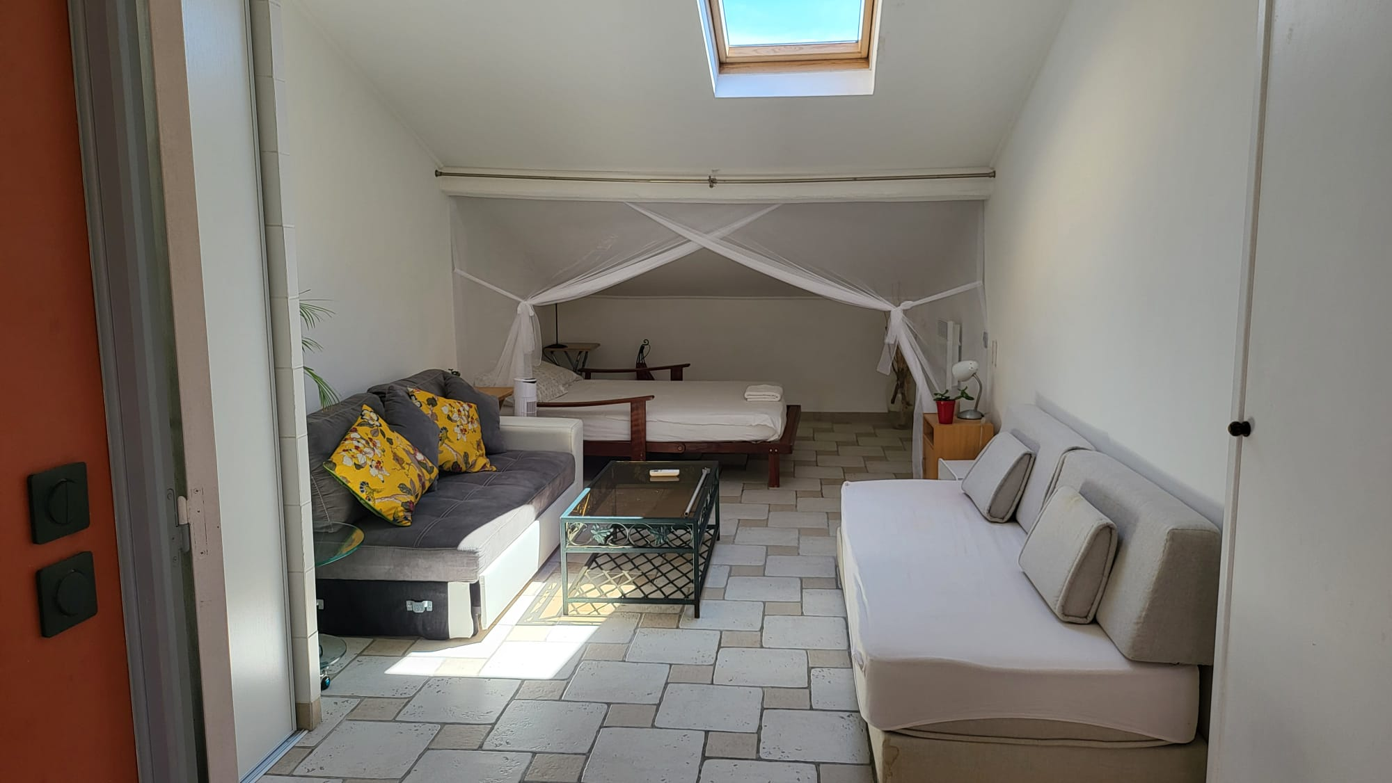 Joli appartement mansardé à louer en aout à Nice - Miniature 4