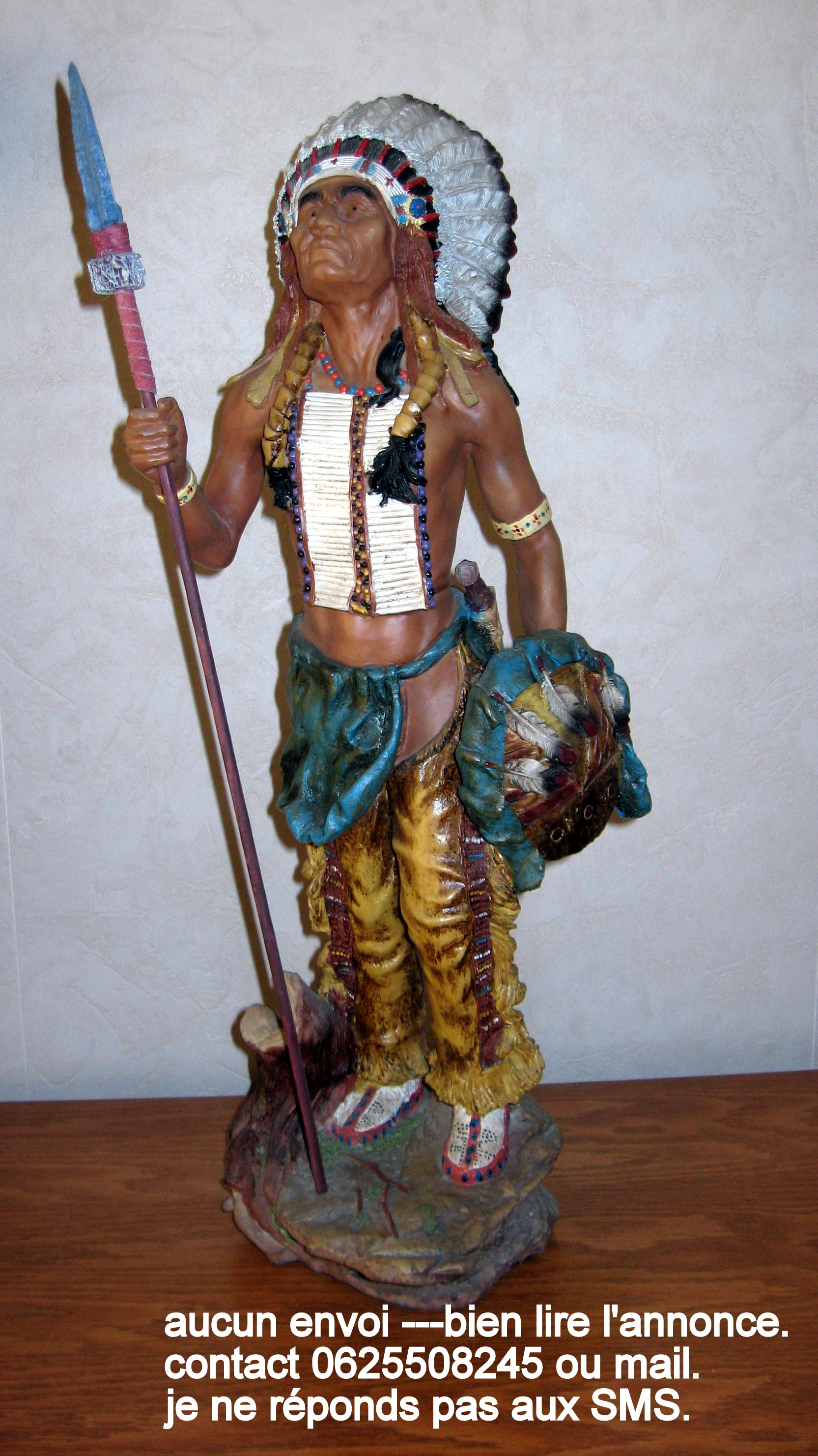 3 grandes statues d’Indiens