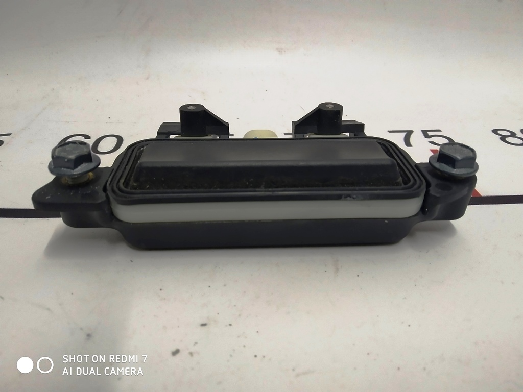 Assemblage du bouton d'ouverture du couvercle du coffre Tesla  1007287-00-A