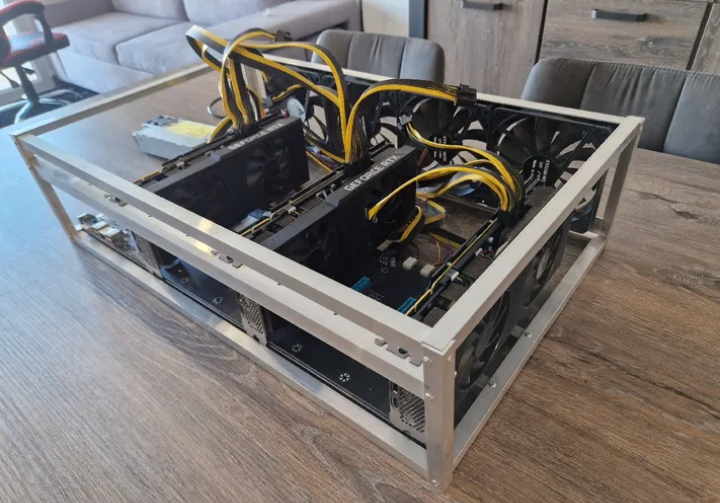 Rig avec 3 Cartes Graphiques RTX 3090 NVIDIA.