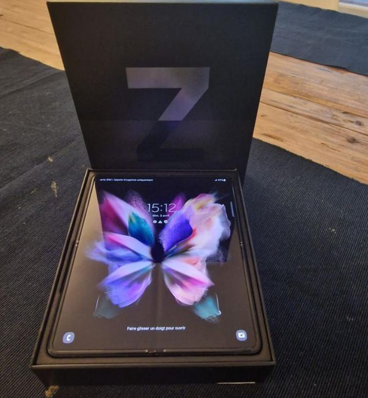 Samsung Galaxy Z Fold 3