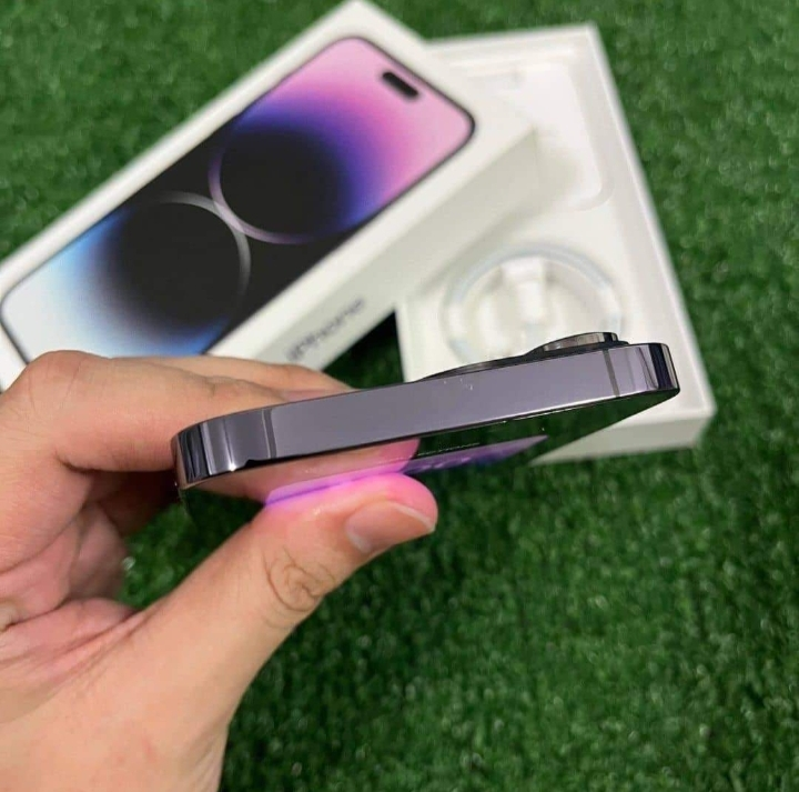 IPhone 14 pro max en proposition pour la fête