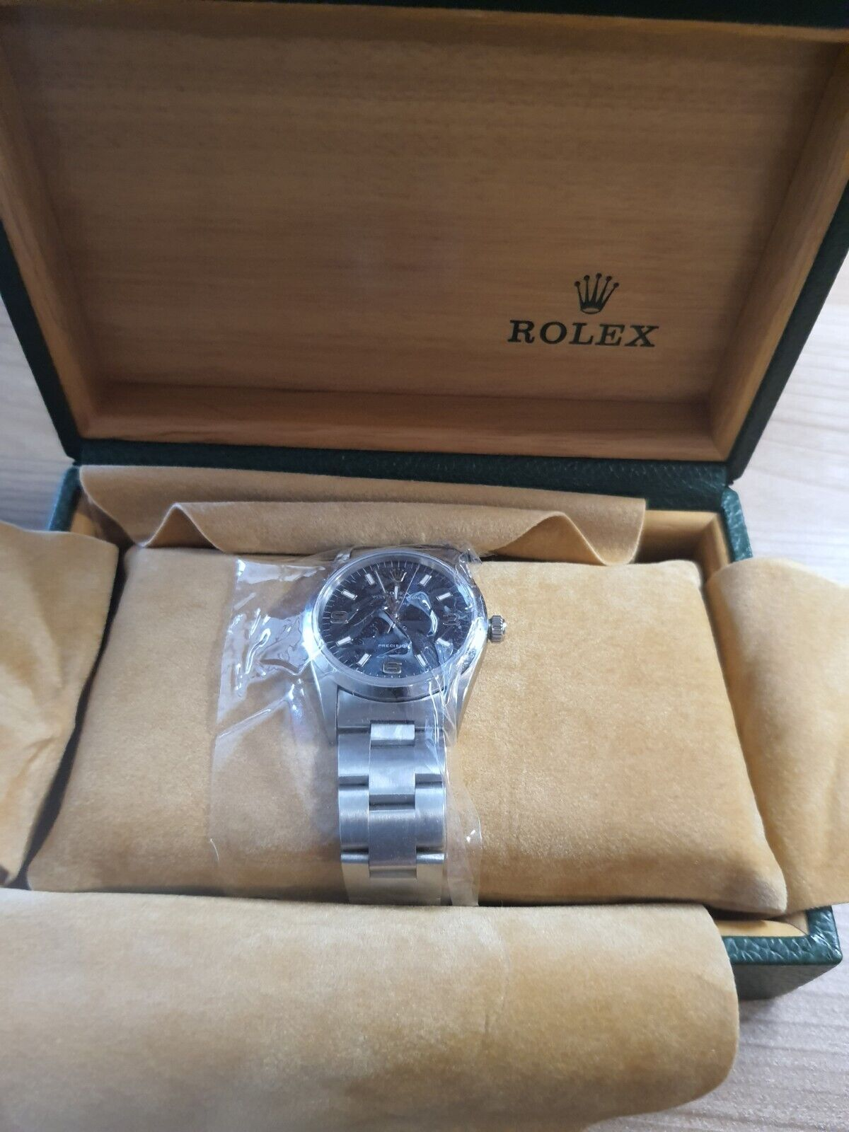 Rolex neuve avec tout ses accessoires - Miniature 3