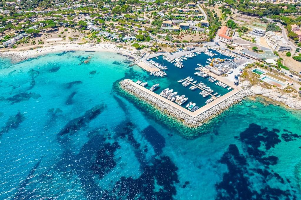 NOUVEAUTE ! T2 Lumineux et entièrement climatisé dans la marina de Sant' Ambroggio L05 - Miniature 6