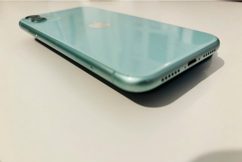 iPhone 11 bleu bon état 🩵 - Miniature 2