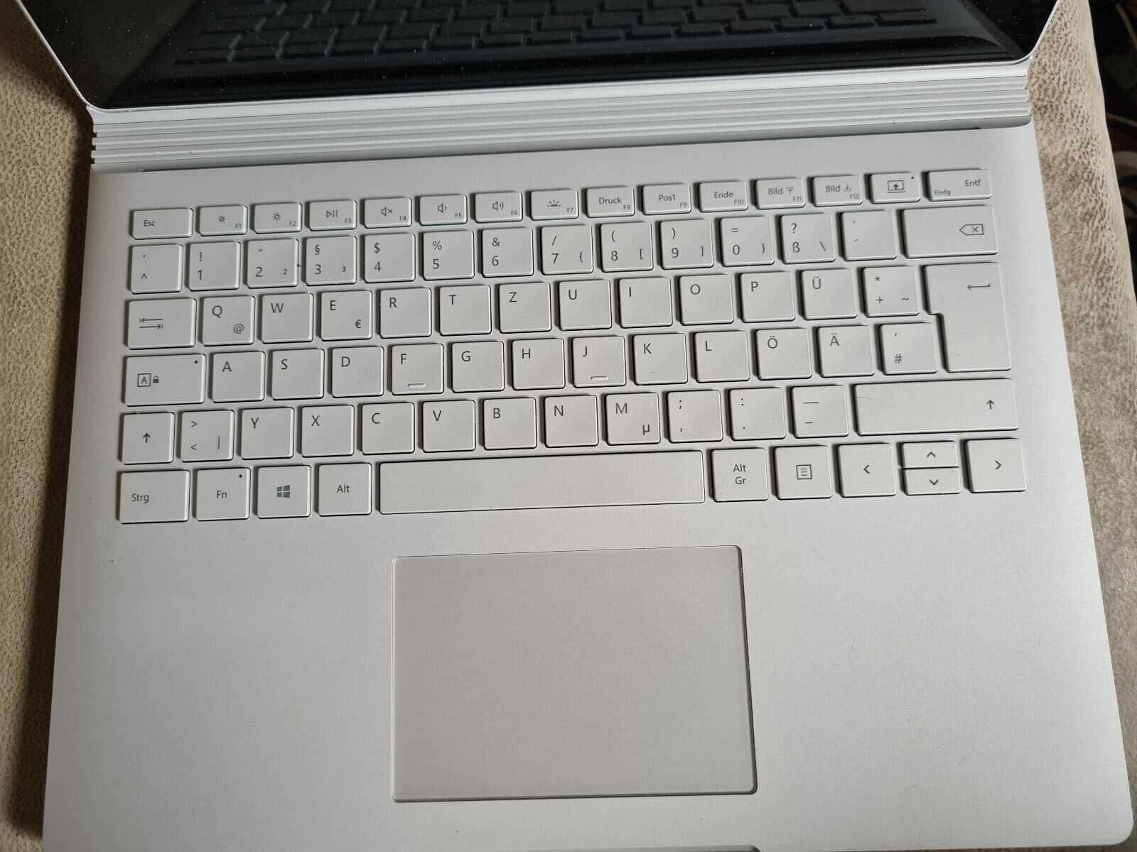 Ordinateur portable Microsoft d'occasion - Miniature 2