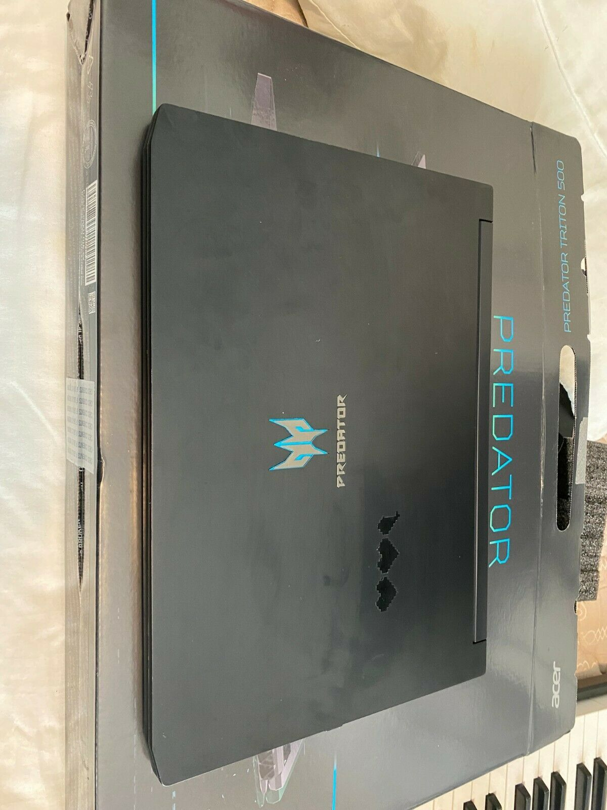 Acer Predator Triton 500 Gaming Laptop i7-8750H, RTX 2060,16 GB RAM, 144 Hz, SSDRR