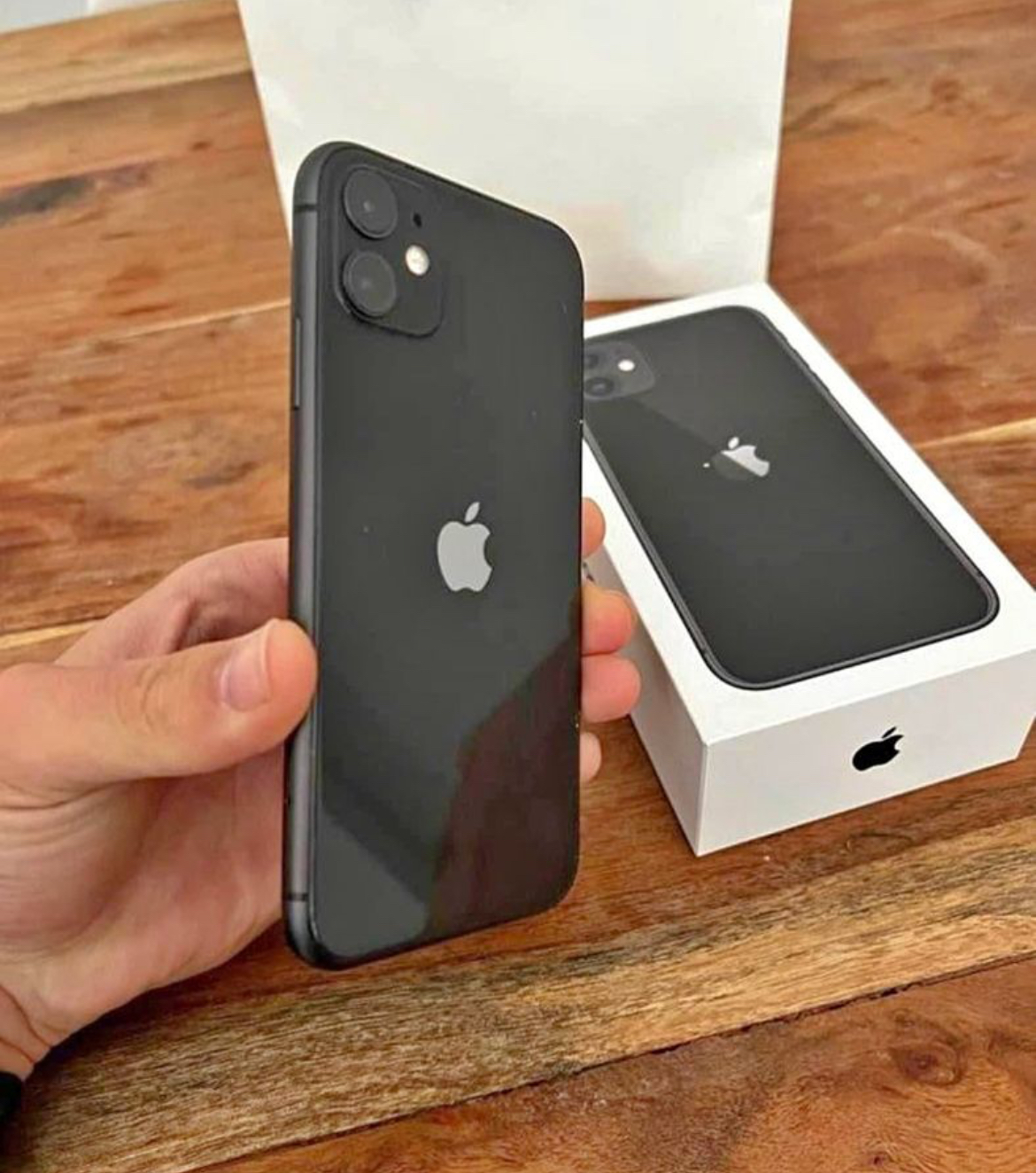 iPhone 11 black avec boîte et accessoires