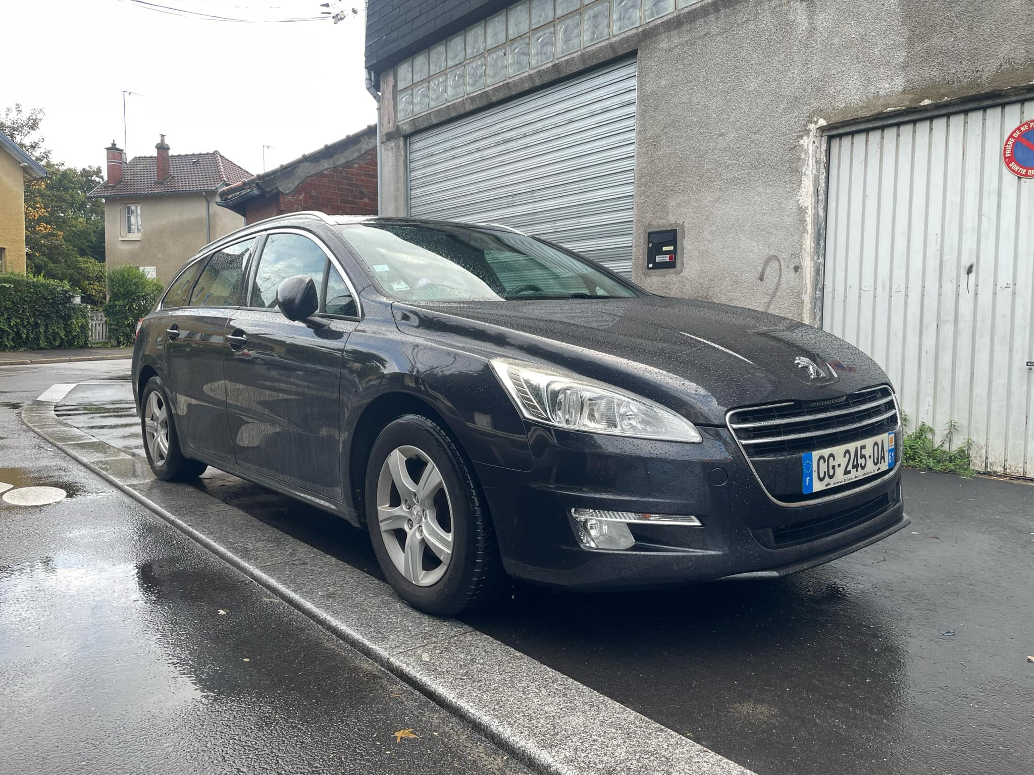 je vends la voiture Peugeot - Miniature 2