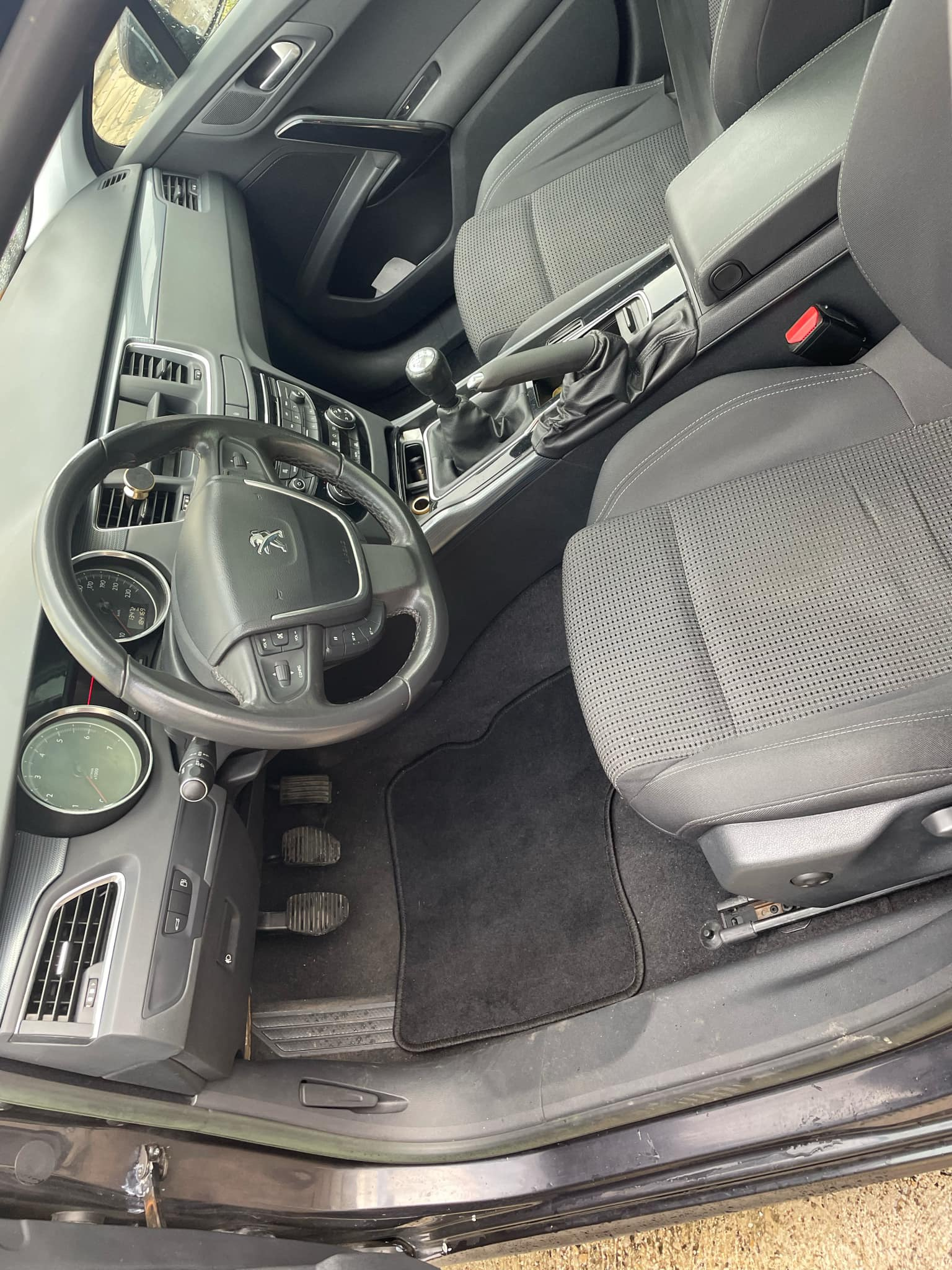 je vends la voiture Peugeot - Miniature 6
