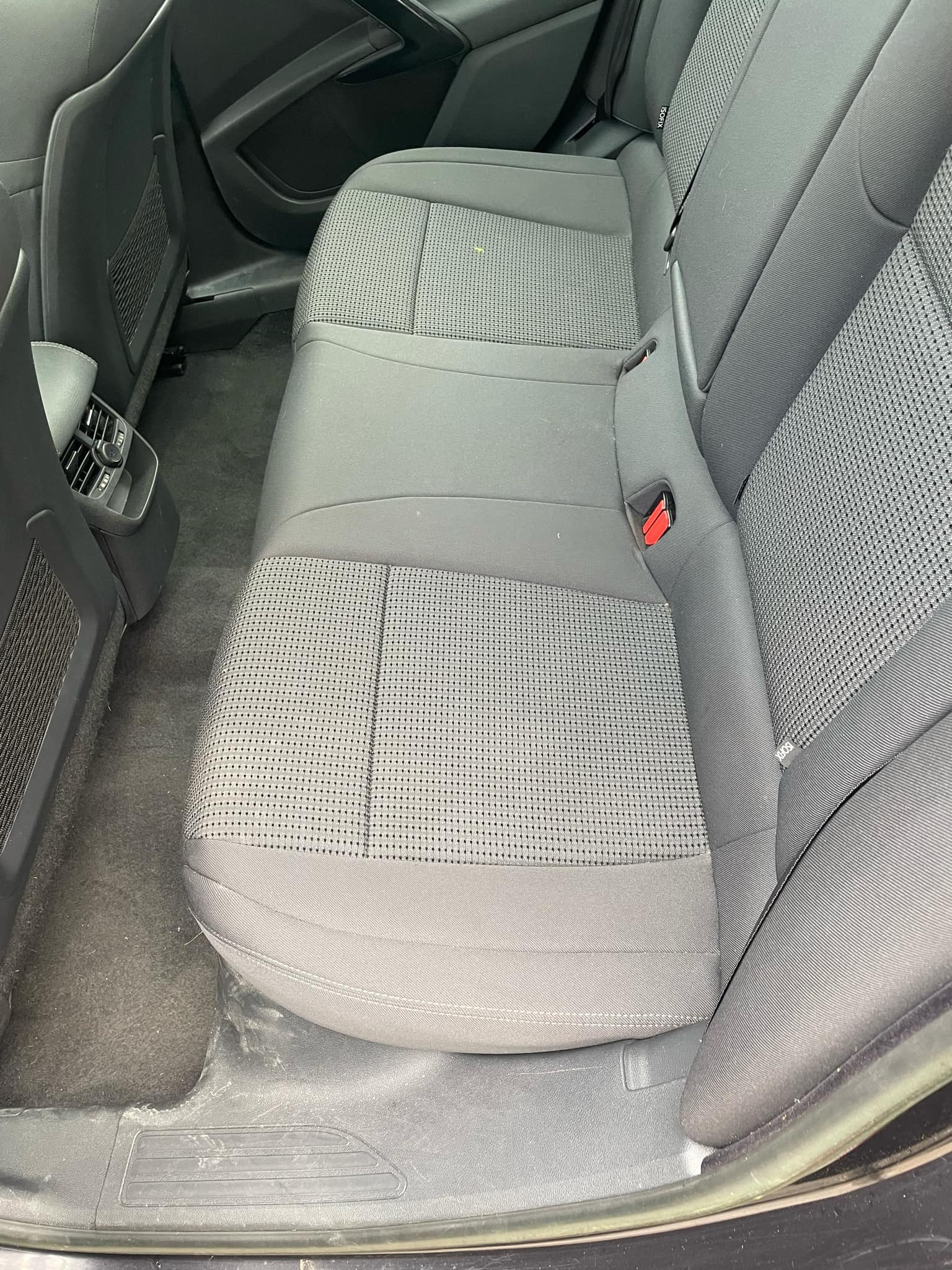 je vends la voiture Peugeot - Miniature 3