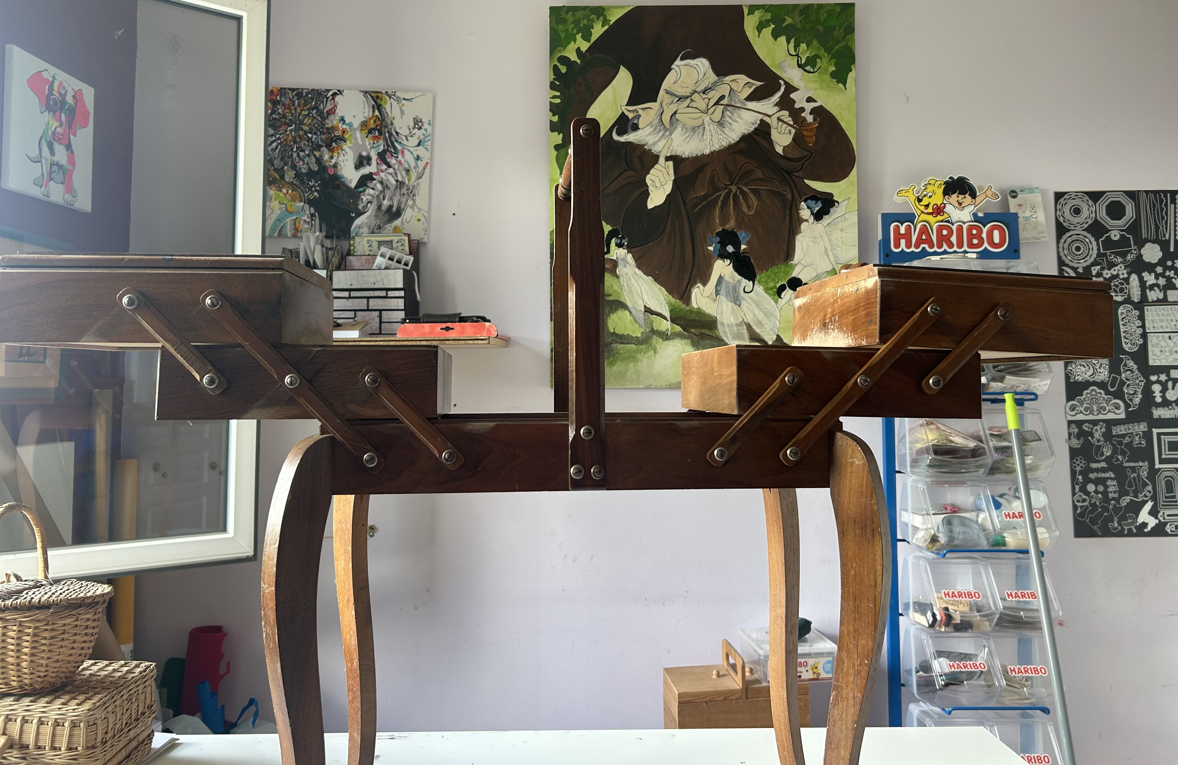 Grande travailleuse en bois
