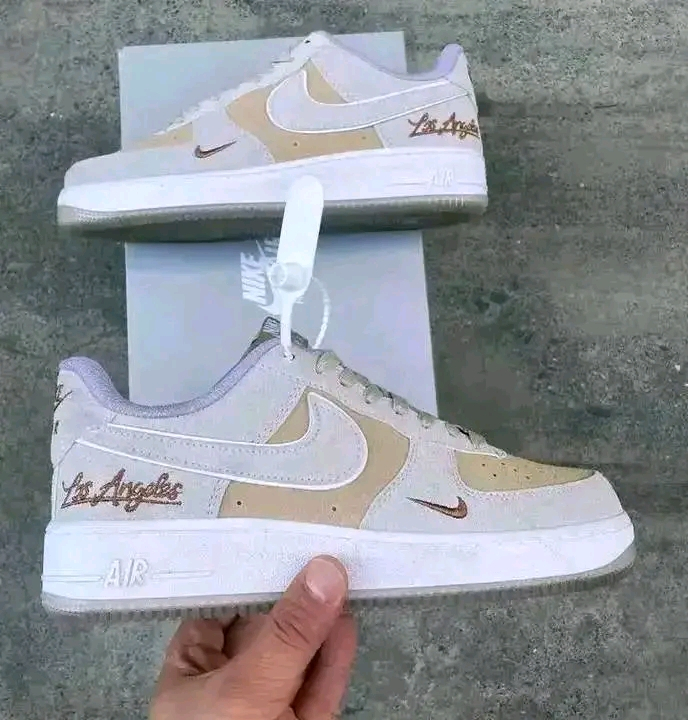 Chaussure tous neuve disponible - Miniature 3