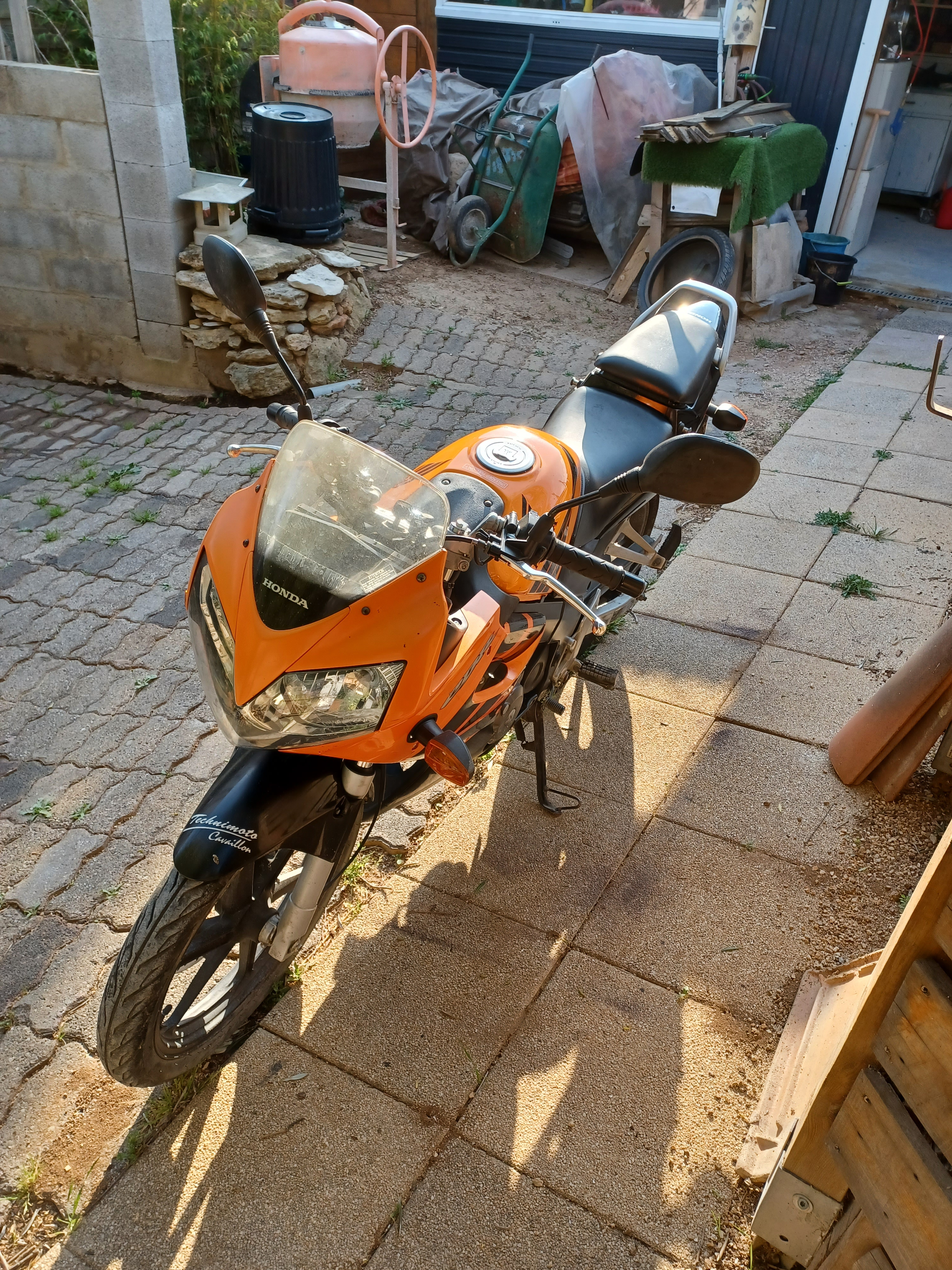 Moto Honda CBR 125 - Miniature 2