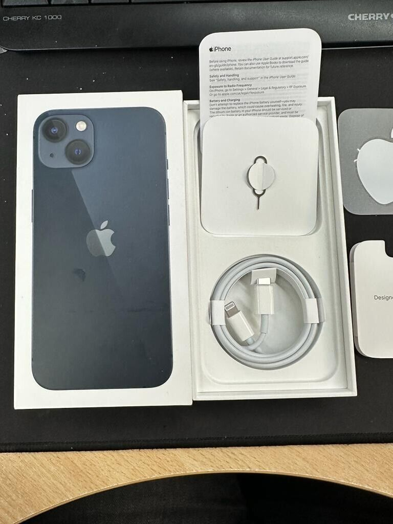 Apple iPhone 13 - 128GB - Midnight (Unlocked) - With Accesories and Box - Miniature 3