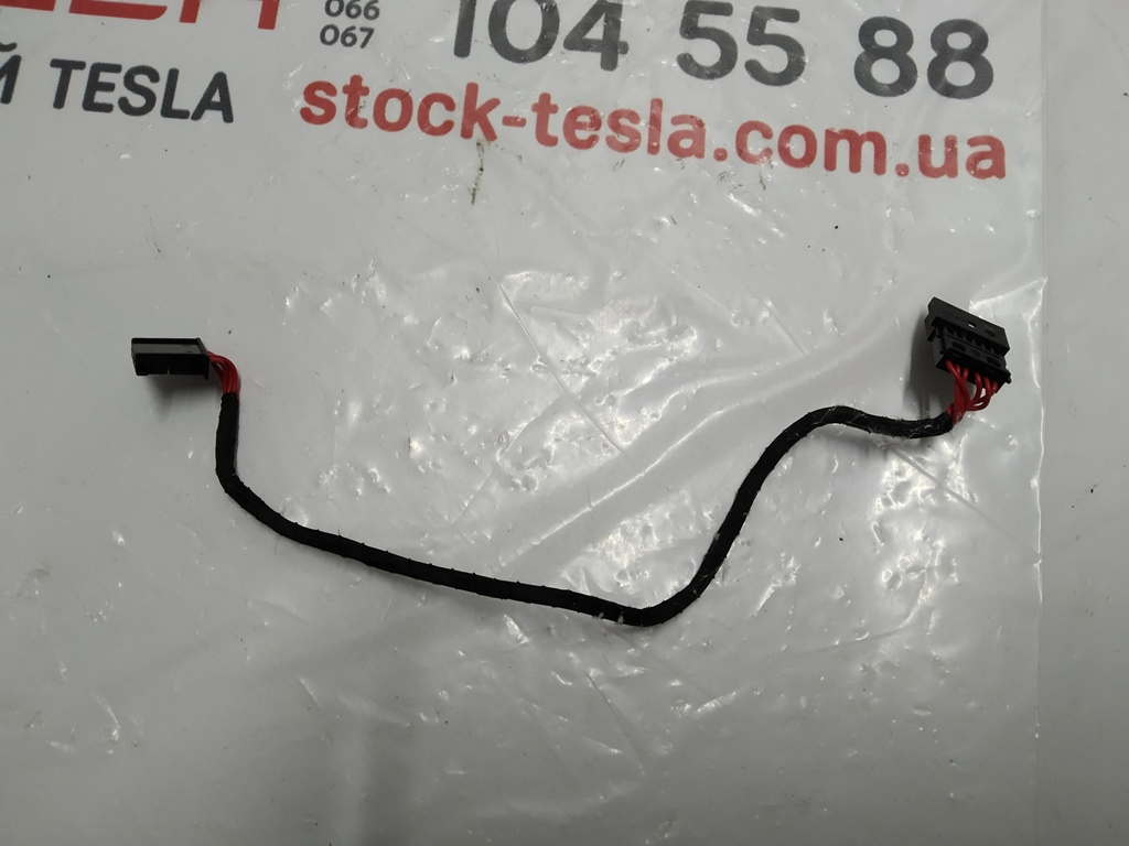 Câblage électrique de l'unité de commande de lève-vitre de la porte de l'avant gauche Tesla  1081037
