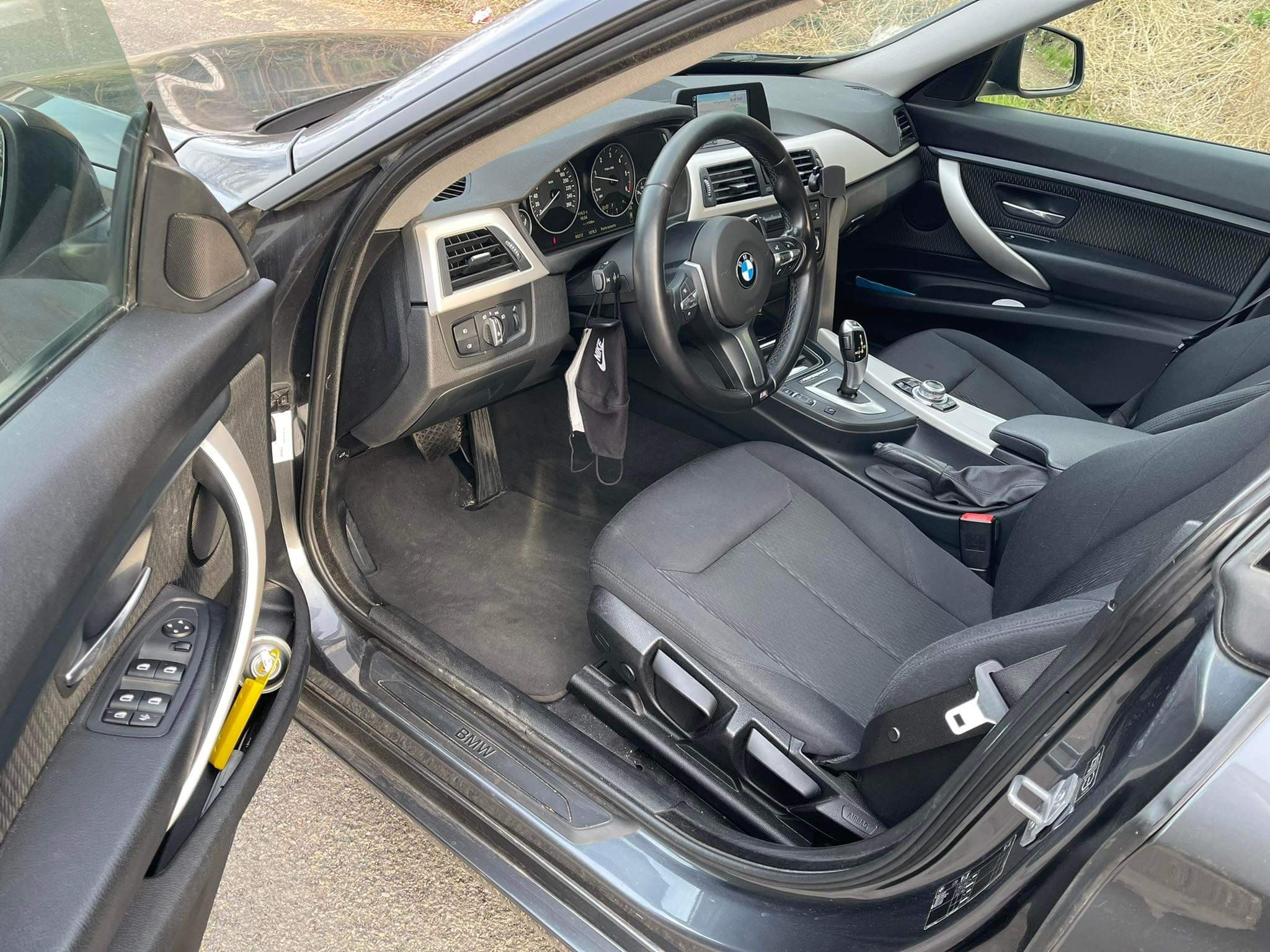 BMW 318 GT Pack M full options - Miniature 3