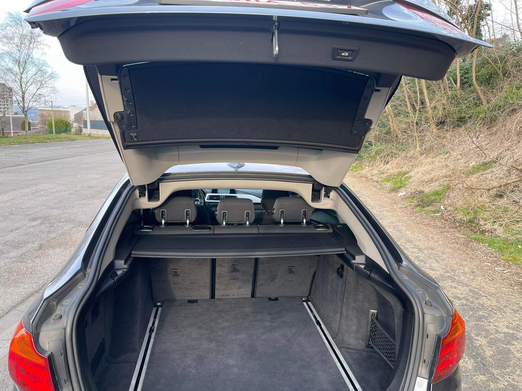 BMW 318 GT Pack M full options - Miniature 4