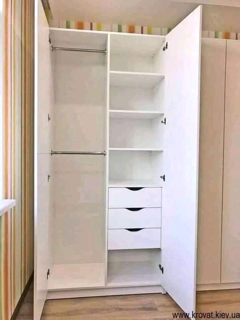 Grand armoire de chambre
