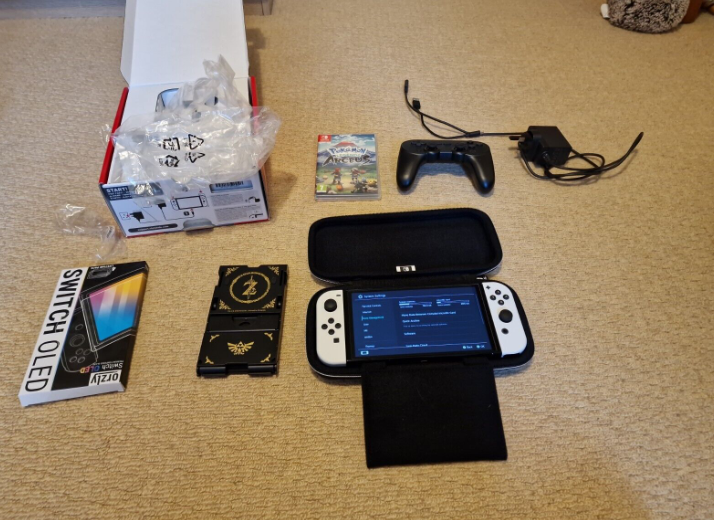 Nintendo Switch OLED white bundle - Photo 1