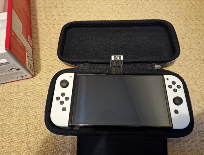 Nintendo Switch OLED white bundle - Miniature 2