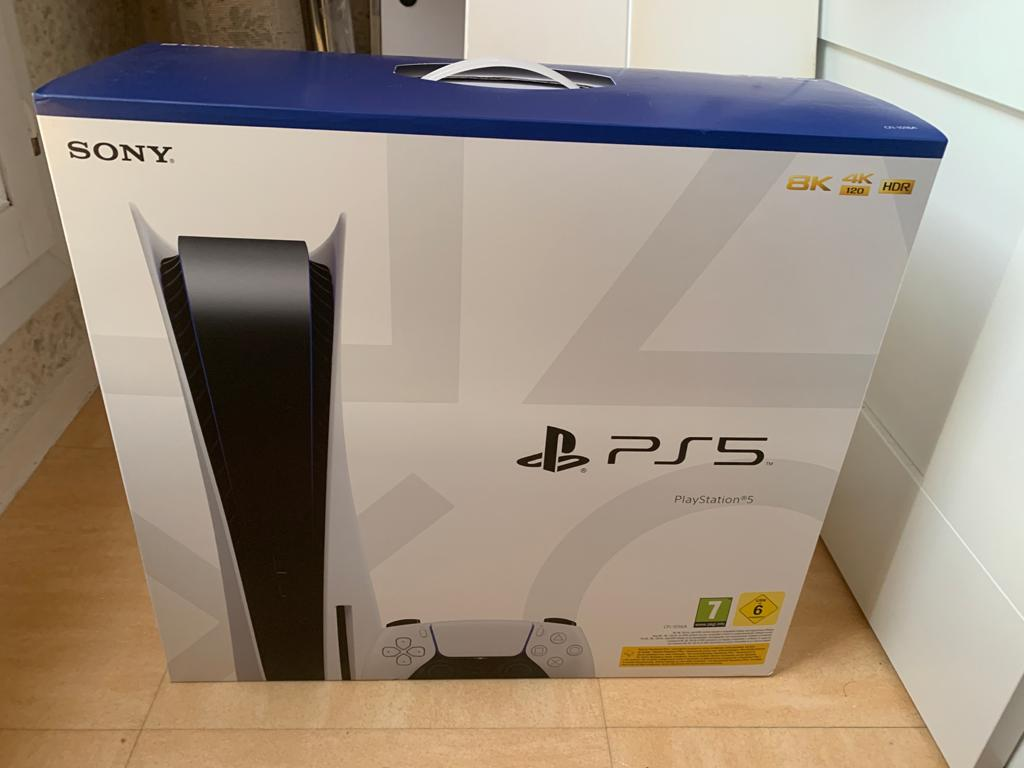 PlayStation Five avec toutes ces accessoires